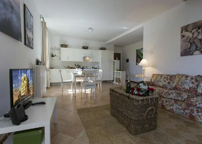 Casa Al Prato Apt. F 아파트 *