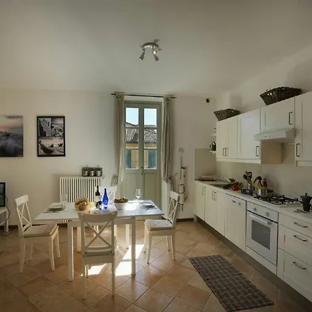 Casa Al Prato Apt. F شقة *